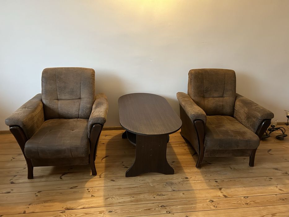 Zestaw foteli i stół kawowy