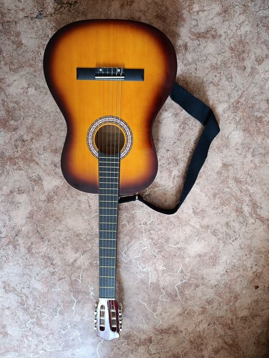 Продам гитару нову