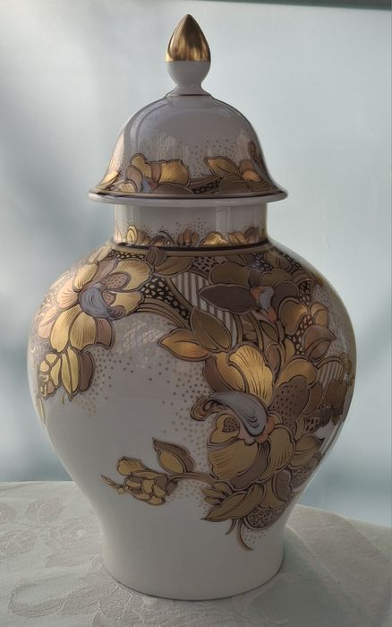 Вази,  скринька  Keiser