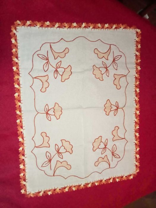 Pano bordado à mão