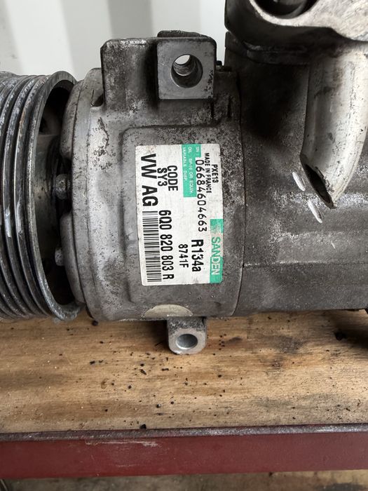 Sprężarka kompresor klimatyzacji 6Q0.820.803R