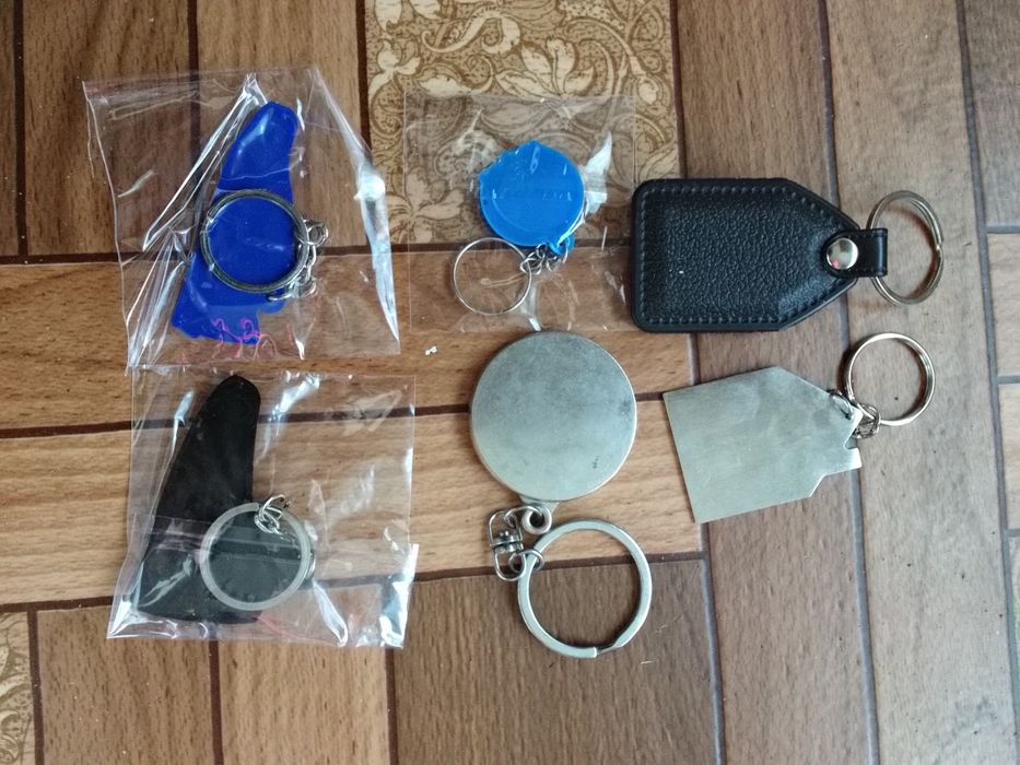 Продам брелоки на ключи