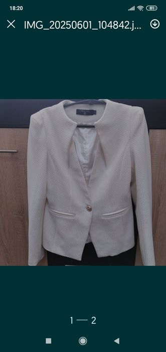 Білосніжний приталений жакет