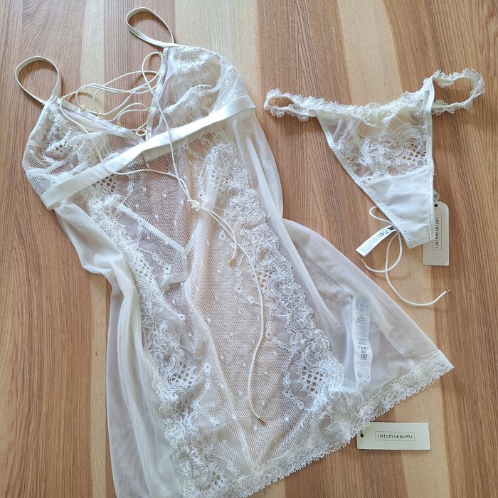 Biała koronkowa halka plus stringi Intimissimi S/M
