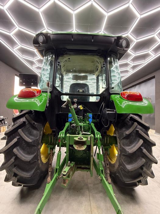 John Deere 5065E