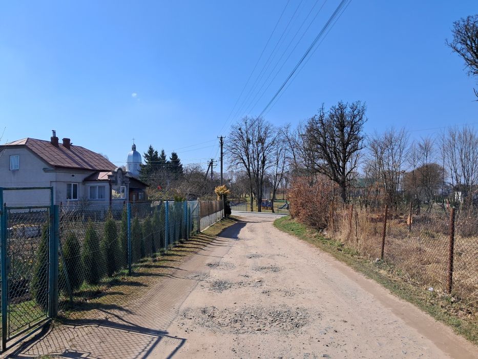 Продаж будинку з ділянкою 16 соток в Скнилові