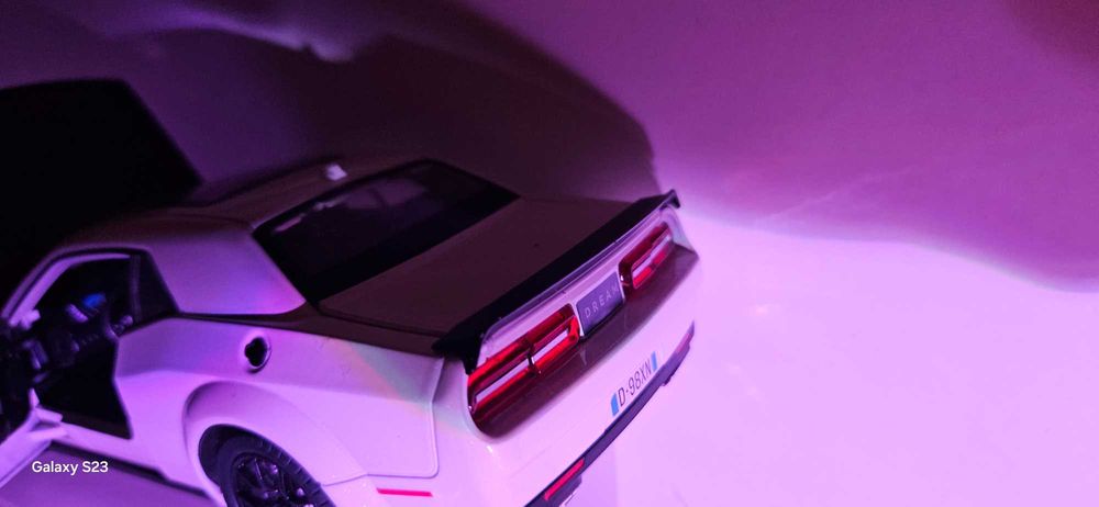 Model dodge challenger  20 cm 7cm