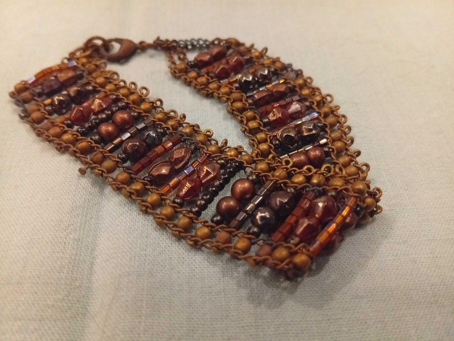 Pulseira artesanal, complexa e elegante