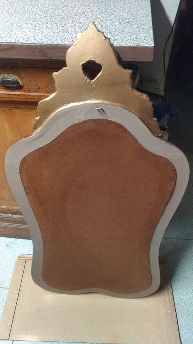 Espelho com Moldura Decorativa  de Estilo Classico em talha Dourada