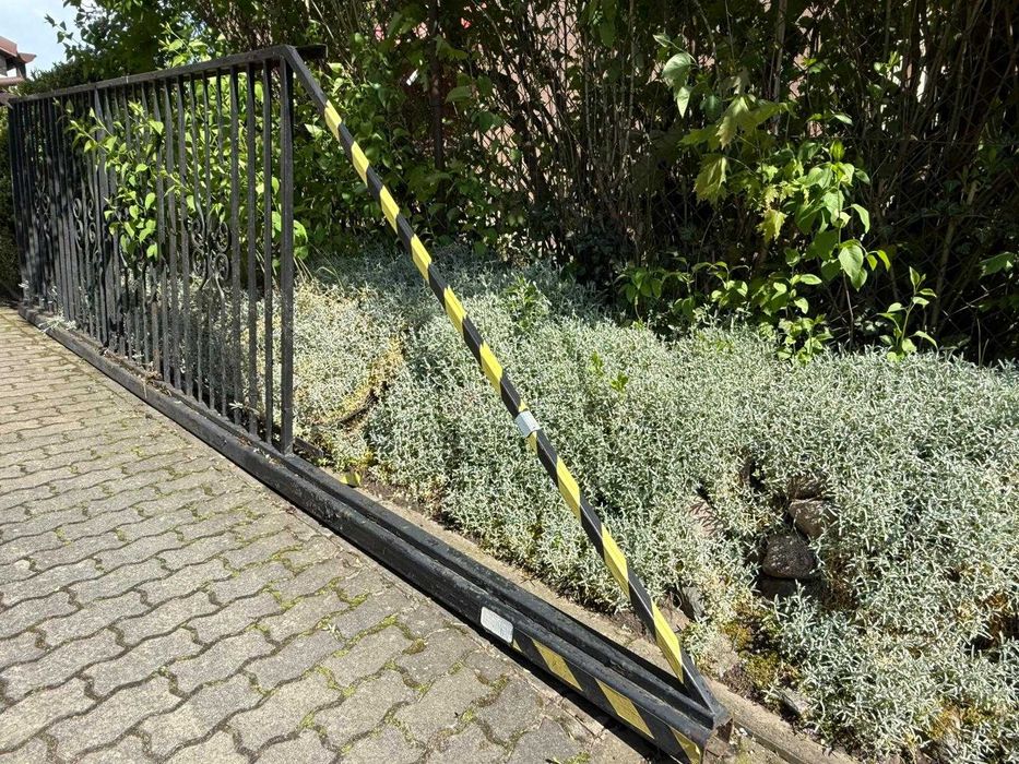 Brama wjazdowa przesuwna – 370cm światło, 520 cm długości