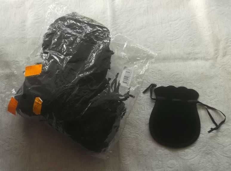 Venda Solidária - 70 Saquinhos pretos de veludo para bijuteria