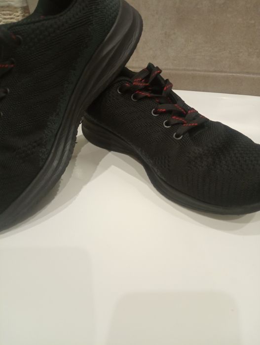Młodzieżowe buty sportowe
