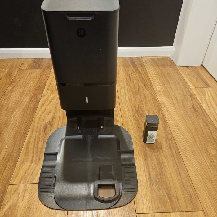 Odkurzacz iRobot Roomba I7 ze stacją dokującą i czujnikiem na schody
