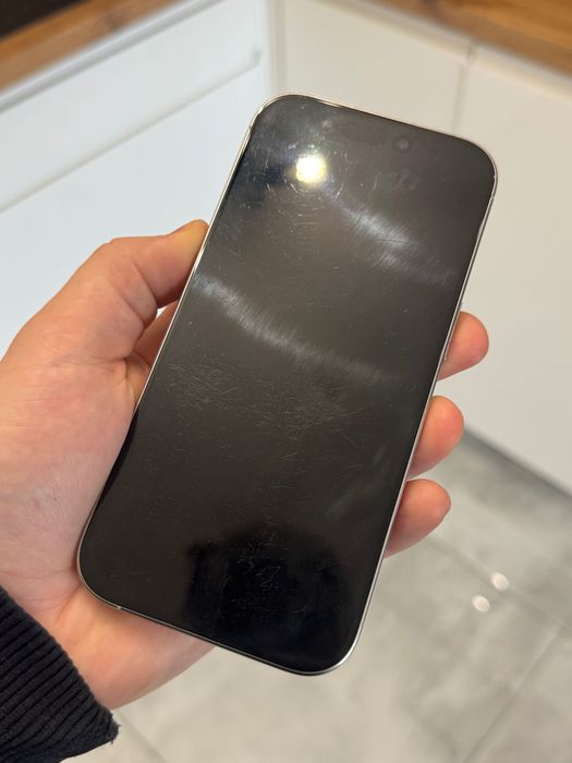 iPhone 16 pro / 90% bateri
