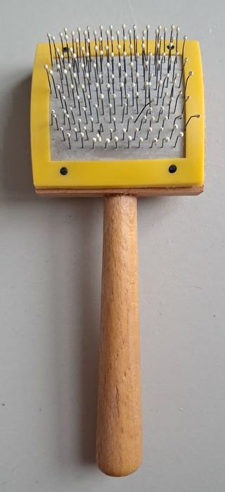 Щітка -пуходерка для гризунів б/в