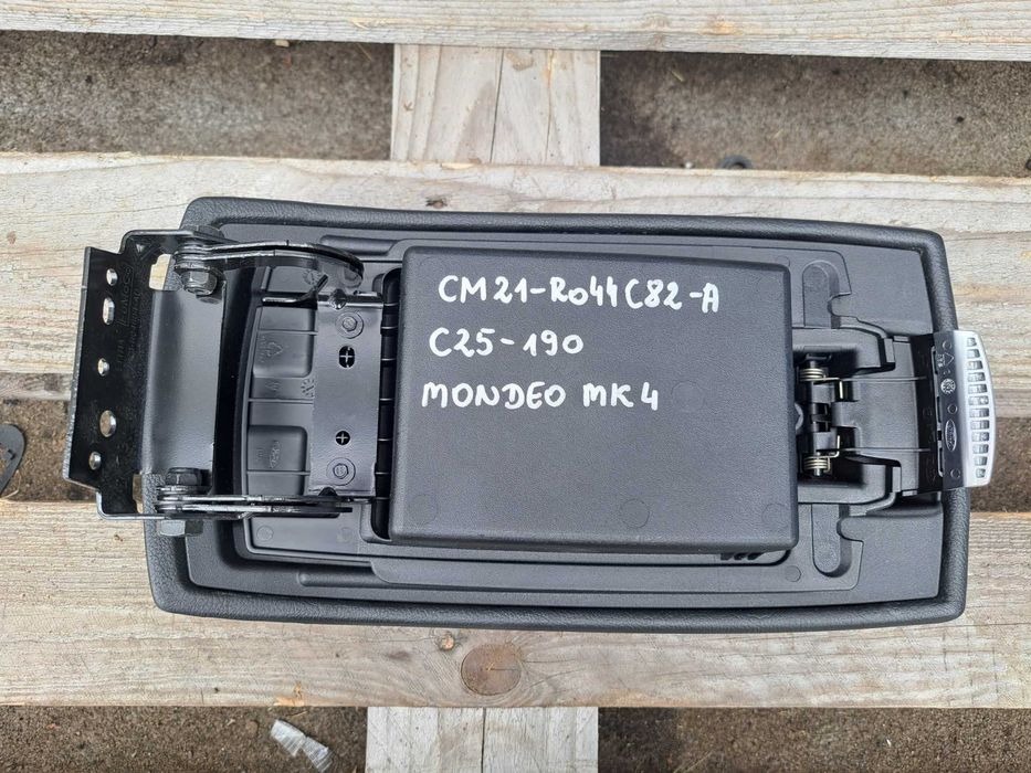 Podłokietnik Ford Mondeo Mk4 CM21-R044C82-A
