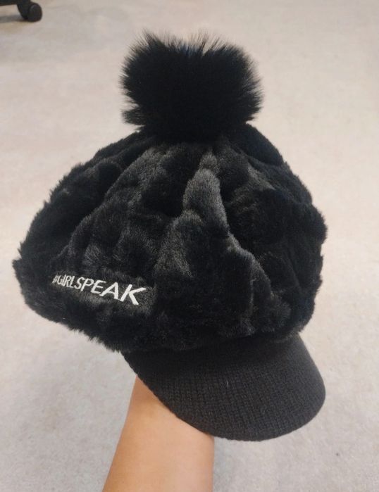 Pluszowa czapka z daszkiem, ocieplana, czarna