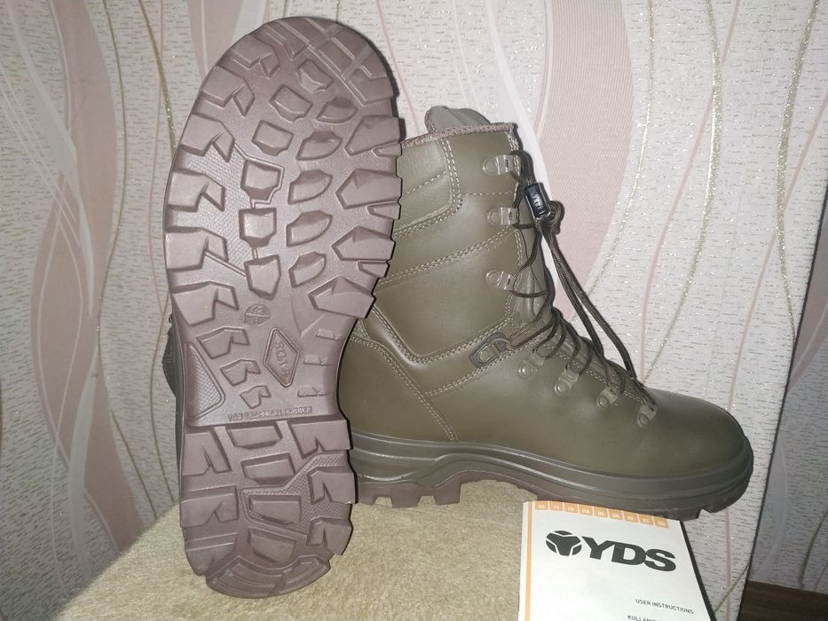 Продам новые профполусапоги (берцы)