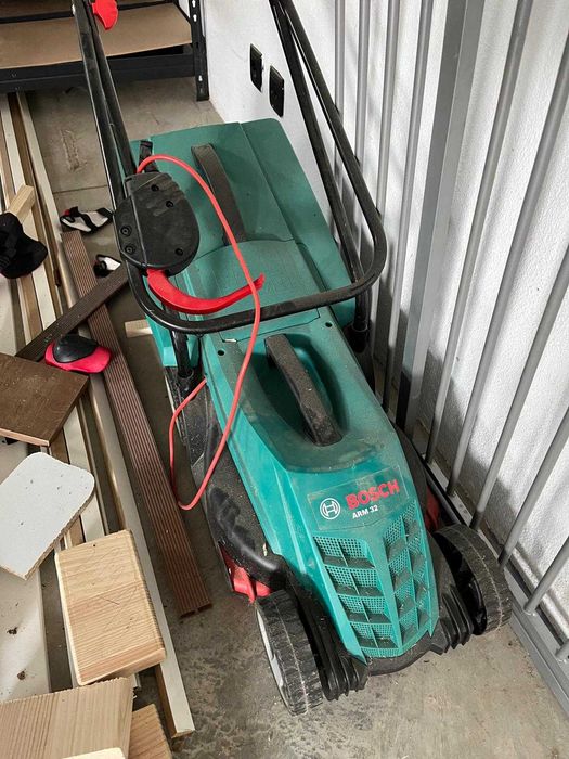 Corta-relvas elétrico 1200 w 32 cm Bosch Arm 32