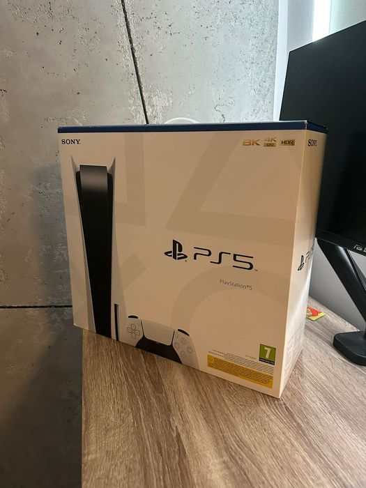 Konsola PlayStation 5 FAT (z wbudowanym napędem) - stan bardzo dobry