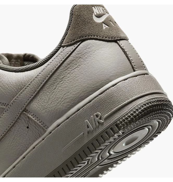 Кросівки чоловічі Nike Air Force 1 07 Lv8 Olive HM9483-300 р. US 9