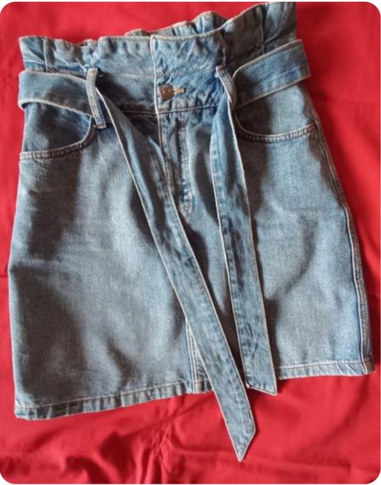 Джинсовая юбка с оригинальным поясом