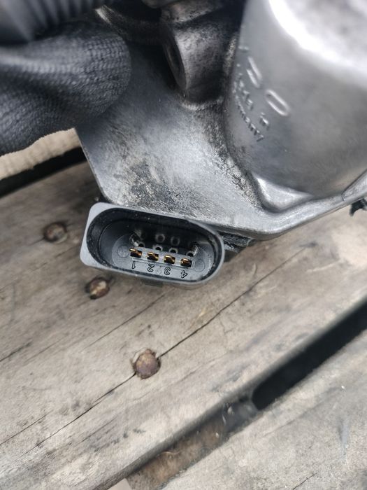 Дроссельная заслонка AUDI A6 C6 A4 B8 3.0 TDI 4E0145950F