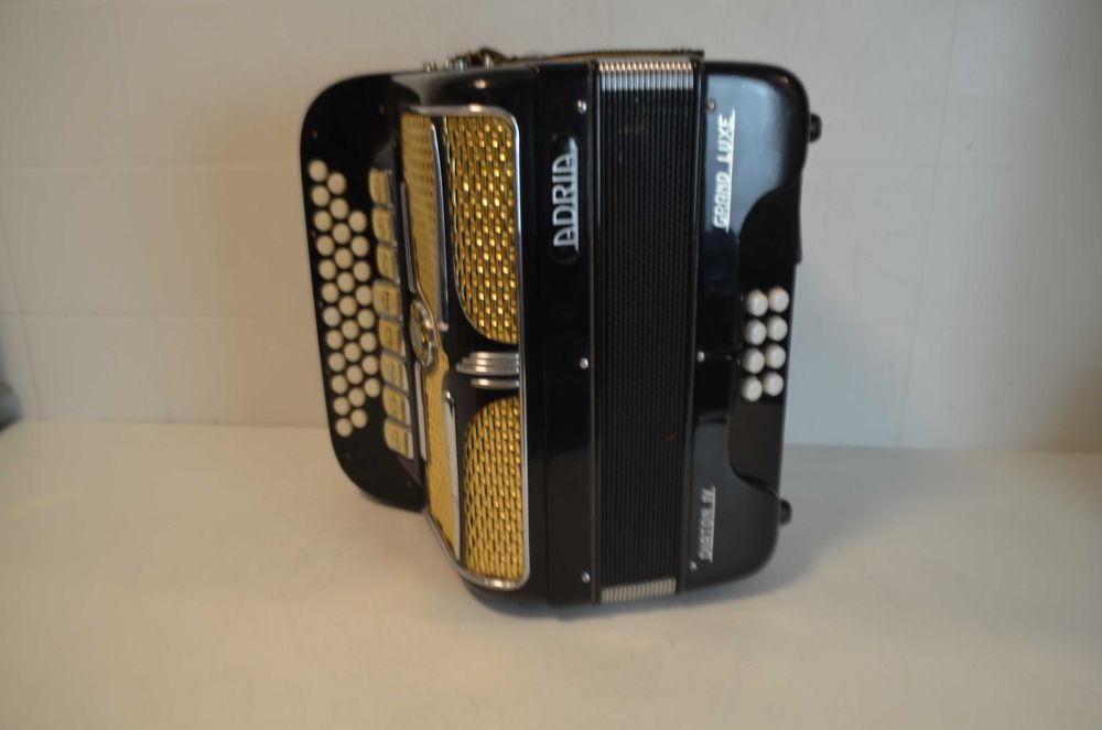 Concertina Adria 4 voz. La. N 228