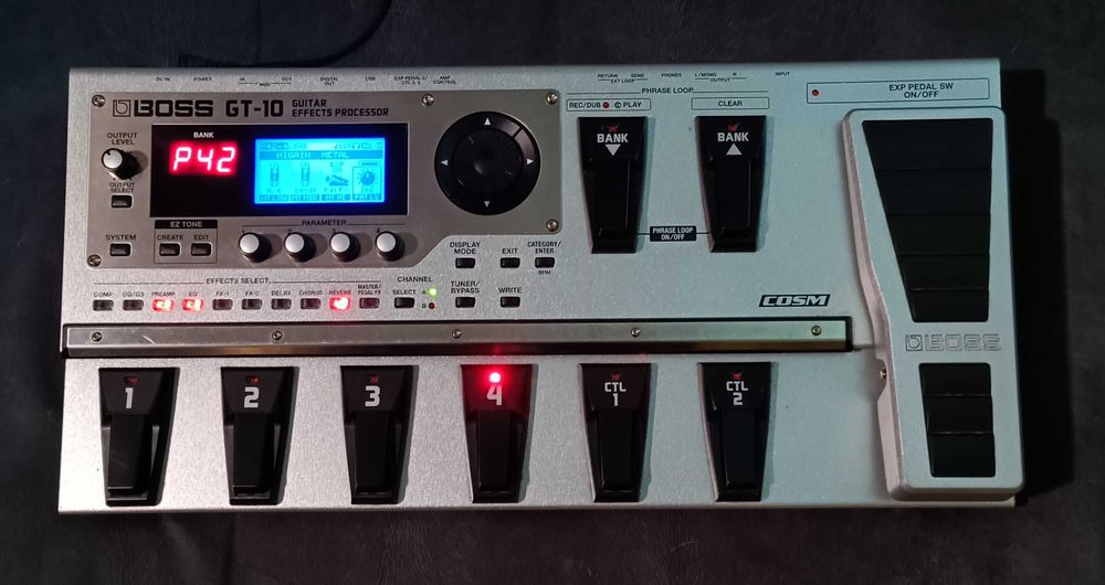 Procesor gitarowy BOSS GT-10 – legenda brzmienia!