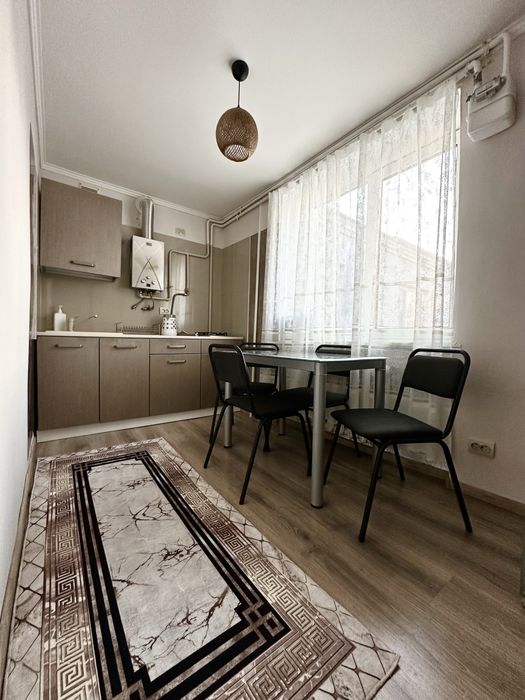 Погодинно,подобово,різні райони. 8 спальних місць