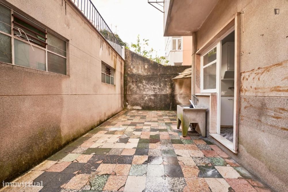 Quarto - localizado em Benfica Lisbon