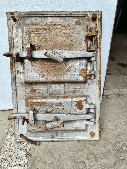 Żeliwne drzwiczki od pieca