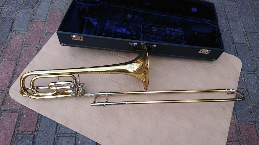 Puzon basowy Conn 73H