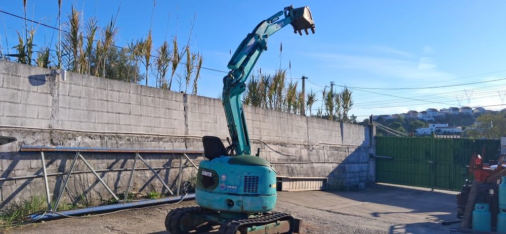 Mini giratória kubota 1400 kg