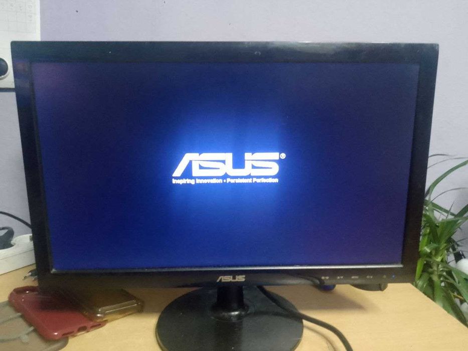 Монитор ASUS в хорошем состоянии на 17 дюймов Б/У