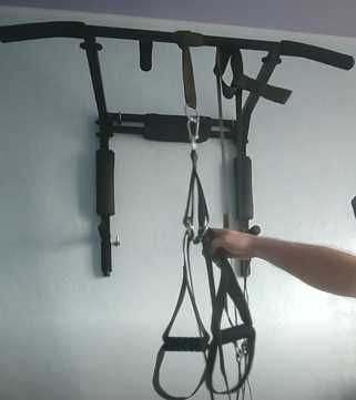 Универсальный домашний турник и тренировочные TRX петли фитнес станция