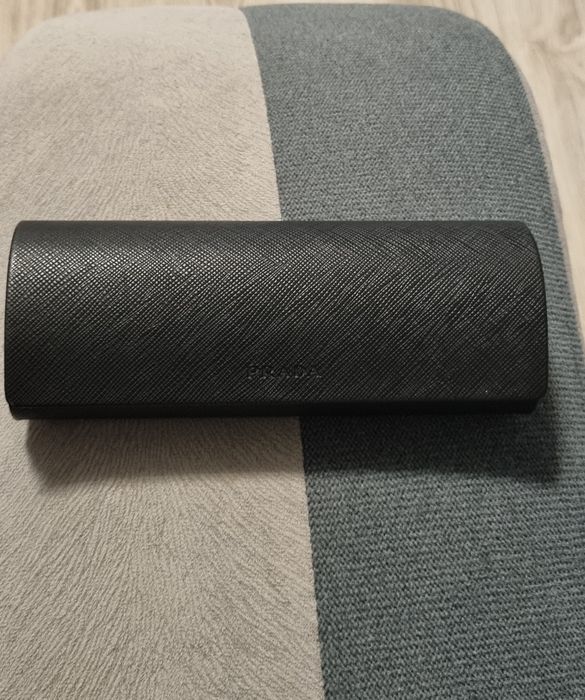 Oryginalne etui na okulary marki  Prada