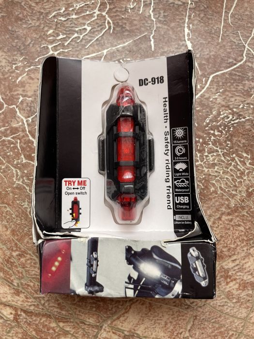 Велосипедный задний фонарь.