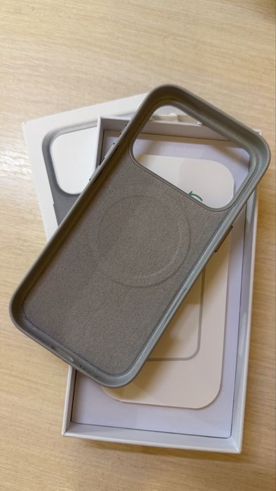 Apple Leather Case iPhone 17 Pro MagSafe світло-сірий новий