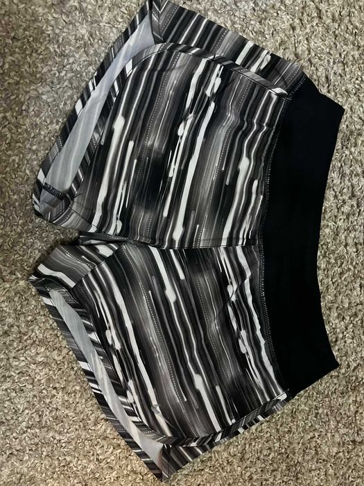 Krótkie spodenki NIKE Dri-Fit do biegania XS