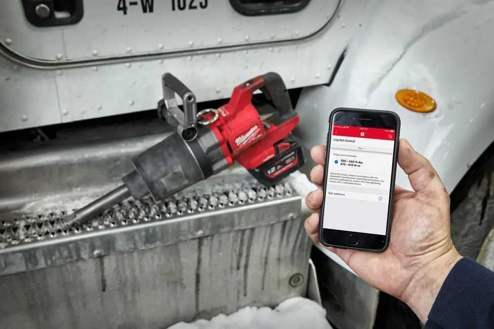 Гайковерт акумуляторний Milwaukee M18 FUEL ONEFHIWF1D-121C, 2711Нм