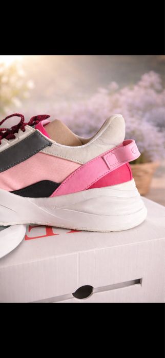 Adidaski Guess damskie