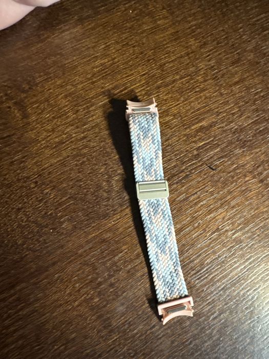 pleciony, magnetyczny pasek do zegarka, kompatybilny z modelami takimi jak Samsung Galaxy Fit 3 lub Garmin Forerunner 265S.