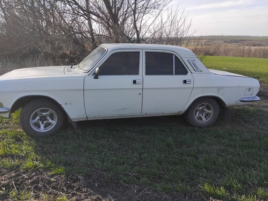 Авто в робочому стані.  Газ бензин.

Стоять литі диски підходять  на ниву.