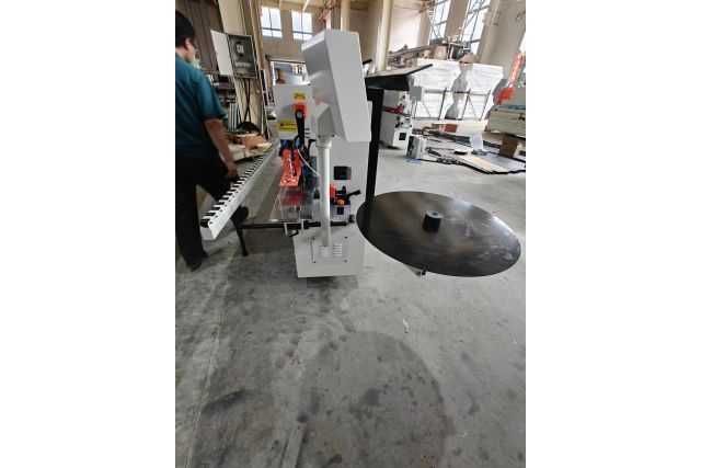 Кромкоклеючий верстат з радіусом MAST Holztechnik K308R