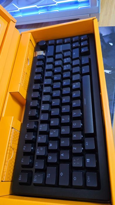 Glorious GMMK 3 PRO HE Wireless (Hall Effect) – Como Novo