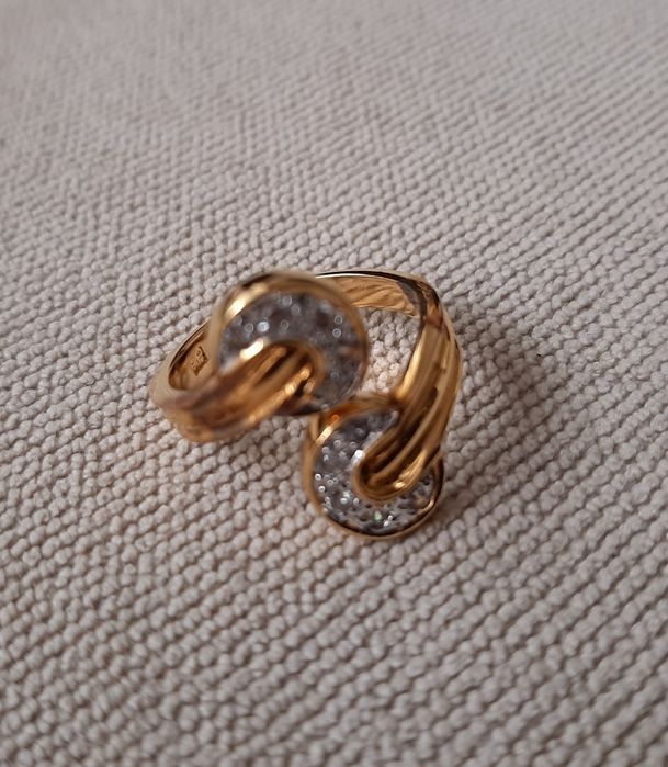 Conjunto de 7 anéis ajustáveis e respectiva caixa.
