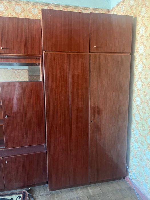 Віддам старі меблі