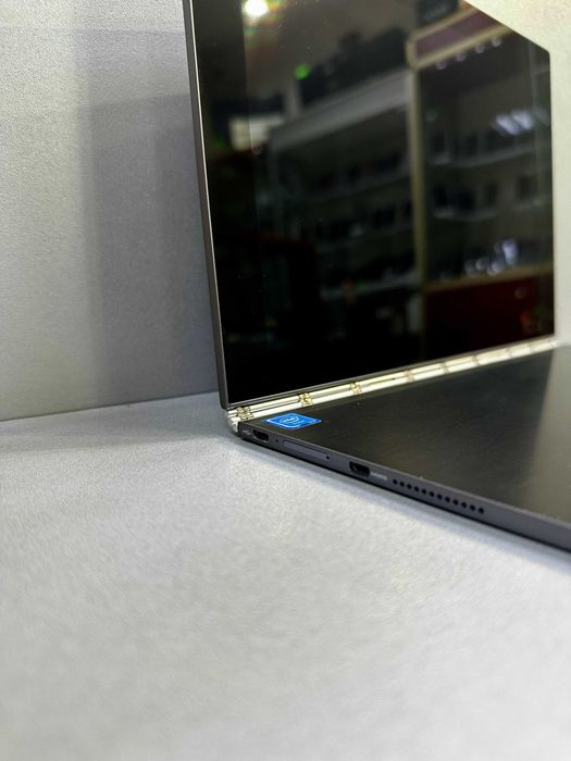 Tablet laptop Lenovo Yoga Book