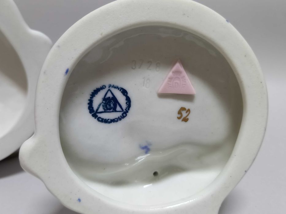 Dworska para, kobaltowe figurki Royal Dux, poł XX w.